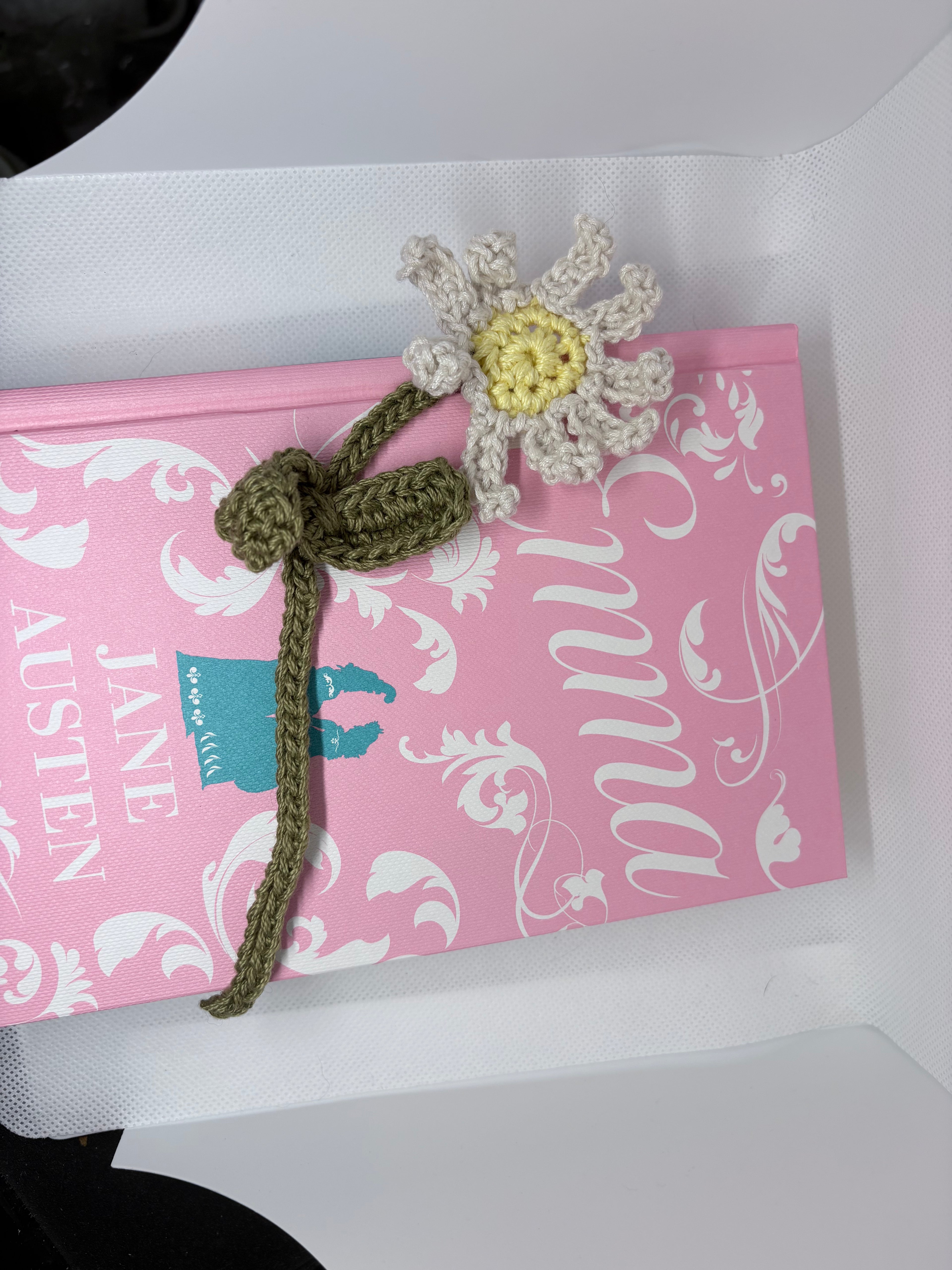 Handmade Crochet Flower Bookmark – Daisy or Rose | Custom Colour