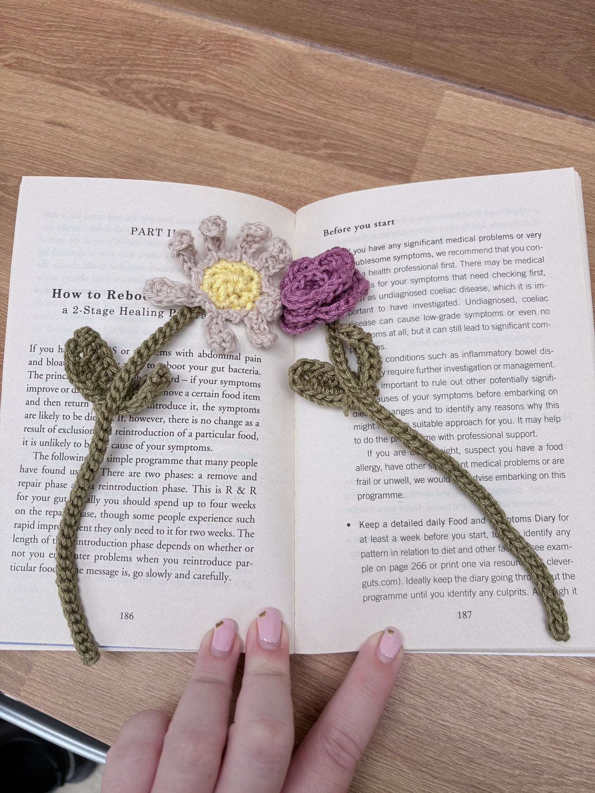 Handmade Crochet Flower Bookmark – Daisy or Rose | Custom Colour